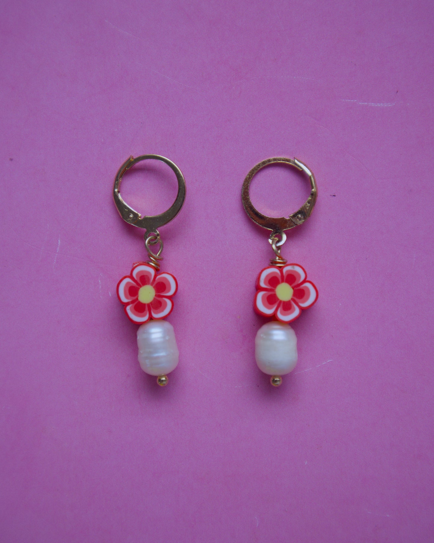 Flower pearl earrings