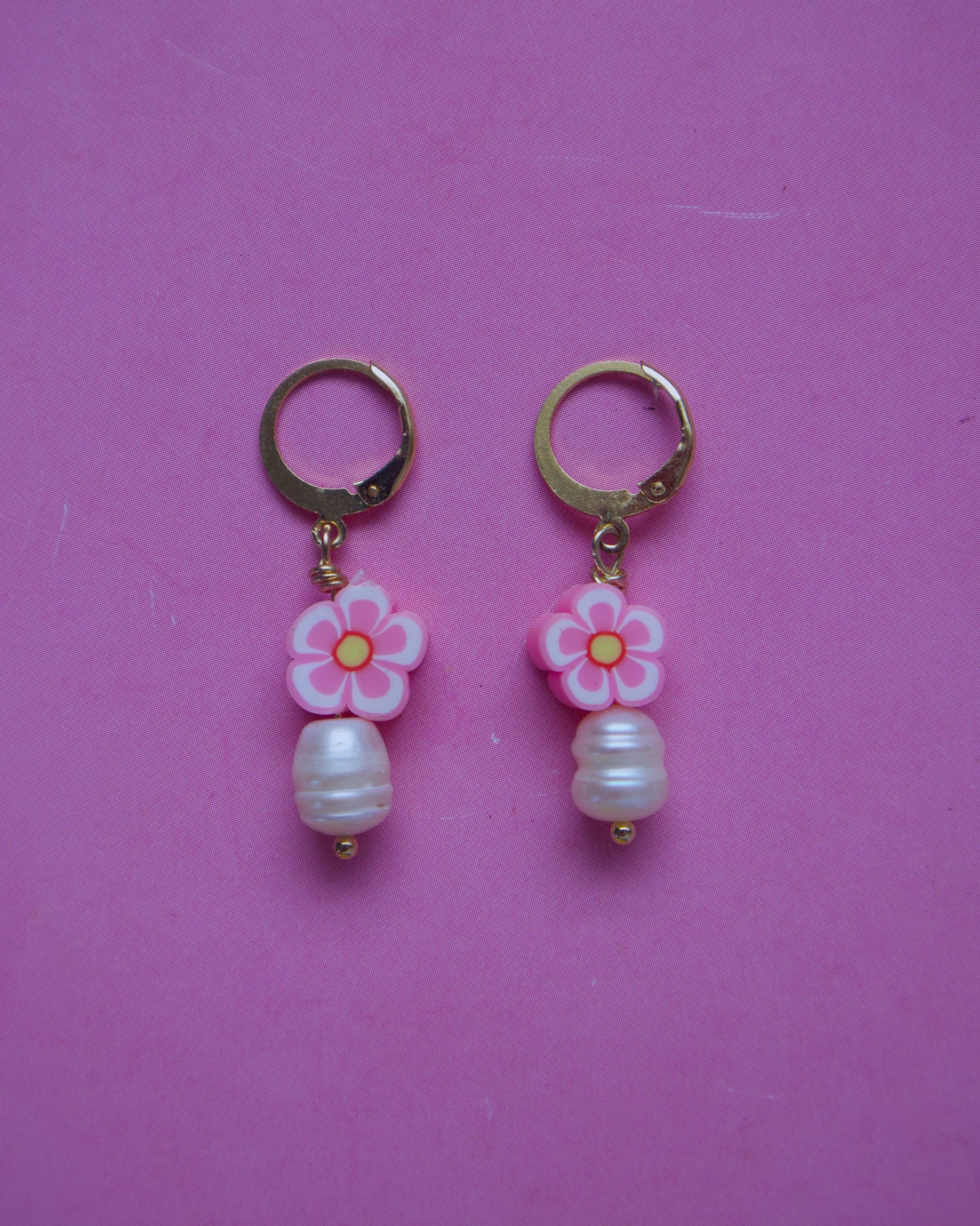 Flower pearl earrings
