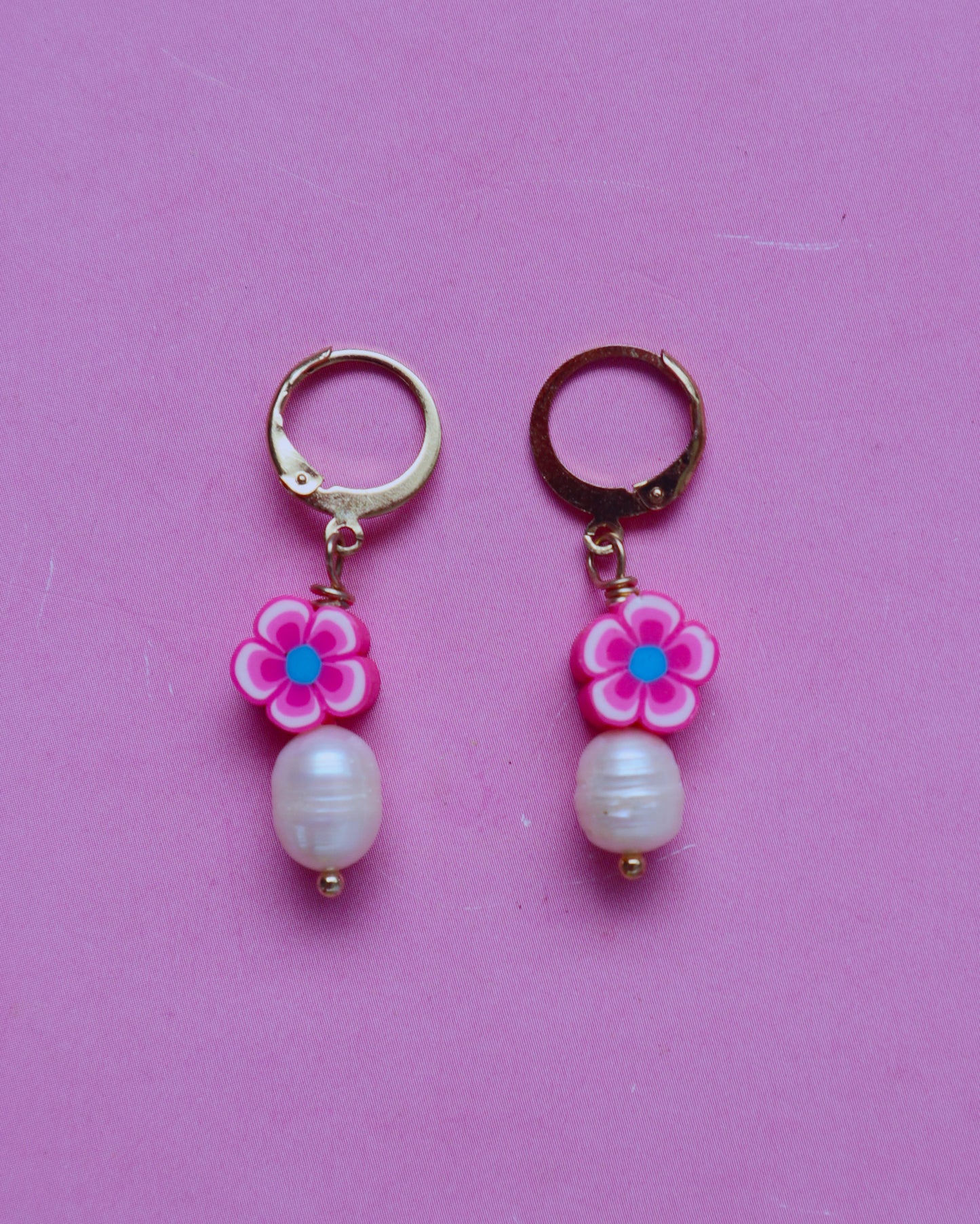 Flower pearl earrings