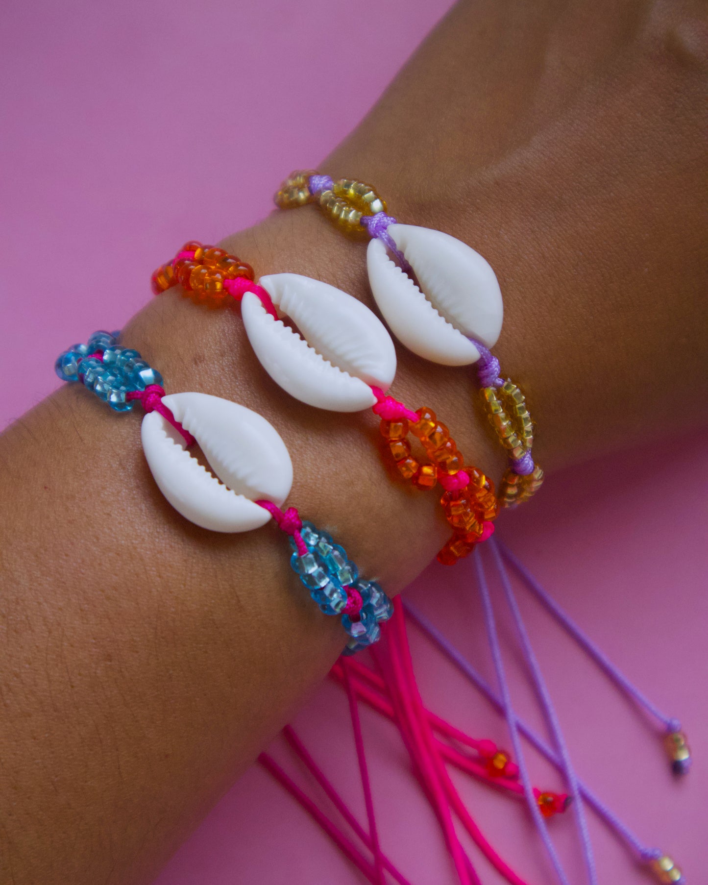 Caracol hilo bracelets