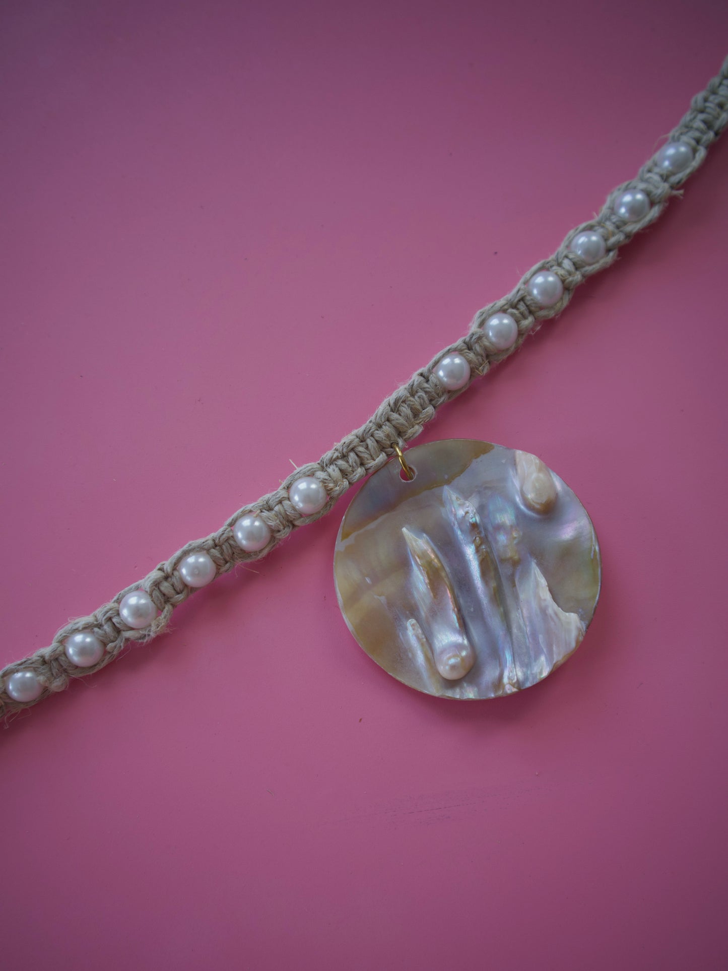Madre Perla Macramé Choker