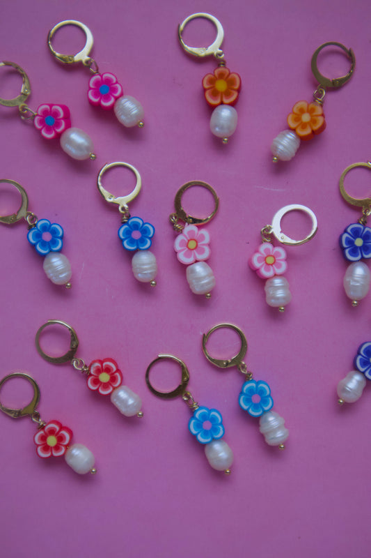 Flower pearl earrings